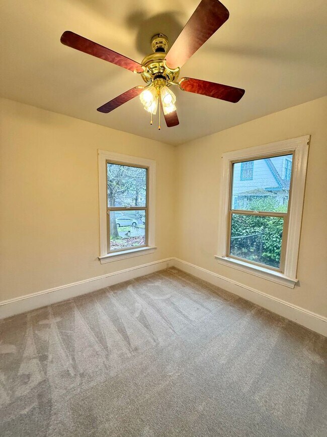 Building Photo - Charming 5-Bedroom Central District Home