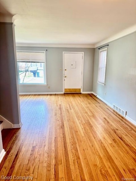 Building Photo - 319 S Pleasant St