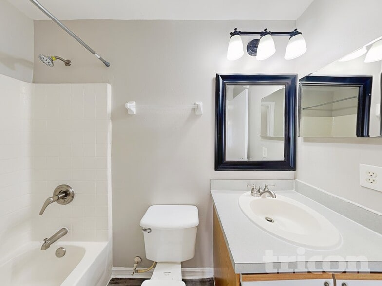 Building Photo - 353 Comfort Dr