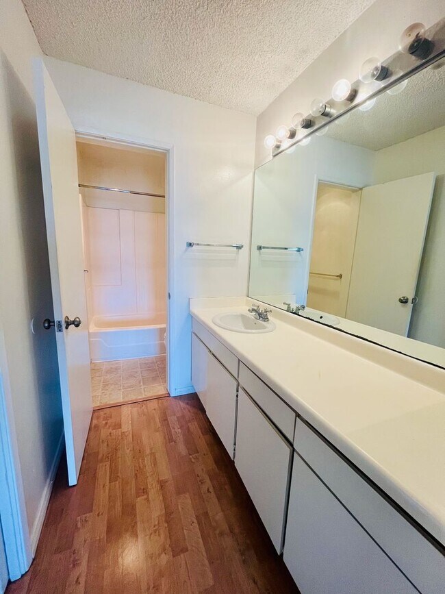 Building Photo - LARGE AND BRIGHT 2BD/2BA CONDO AVAILABLE I...