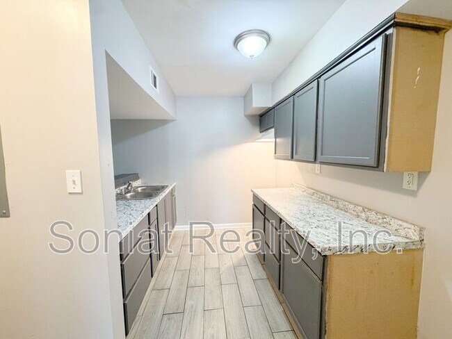Building Photo - 7721 S Coronet Ct
