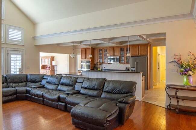 Building Photo - 6883 Birmingham Dr