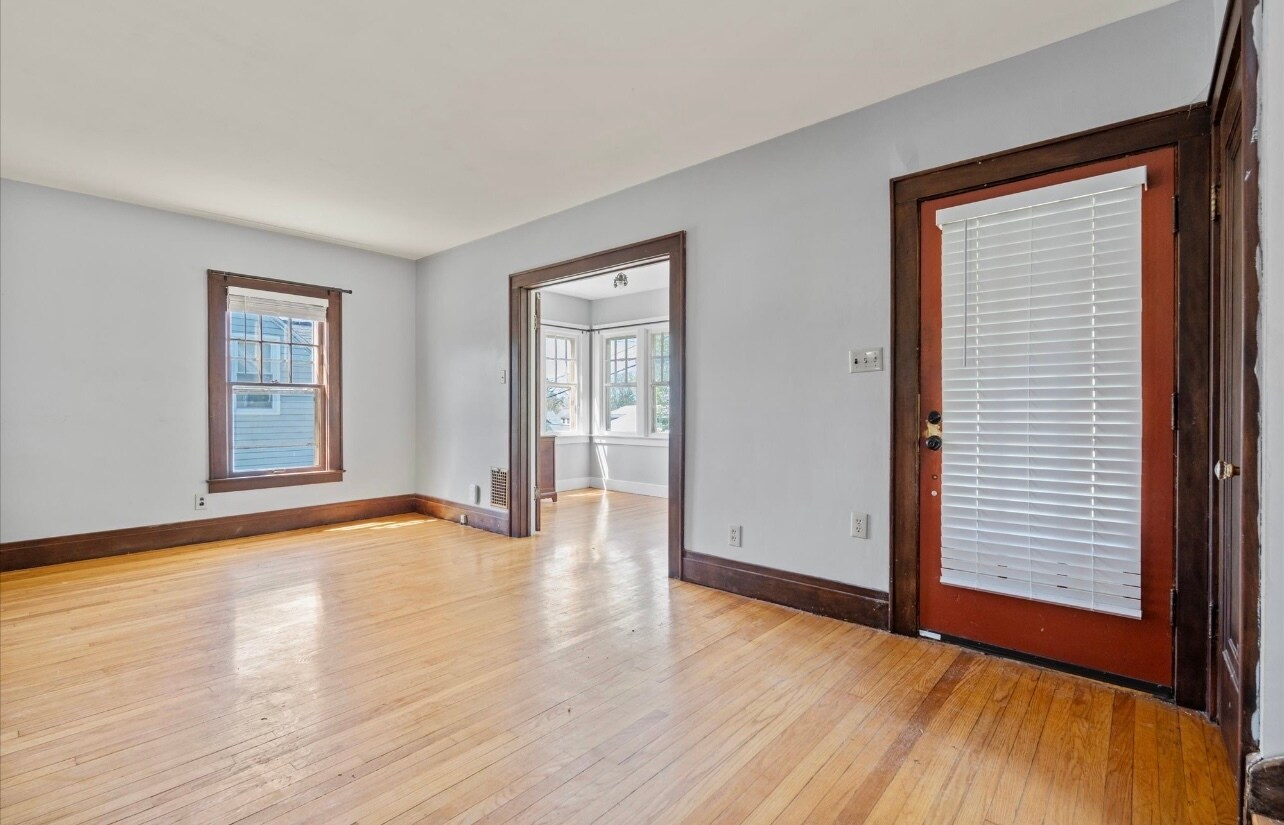 Building Photo - 114 Phelps Pl