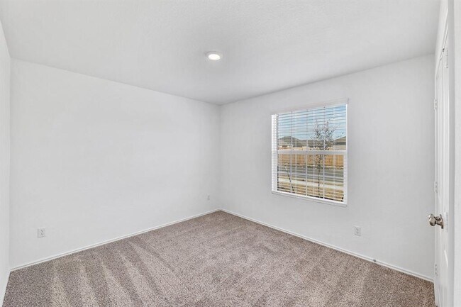 Building Photo - 303 Chickasaw Ln