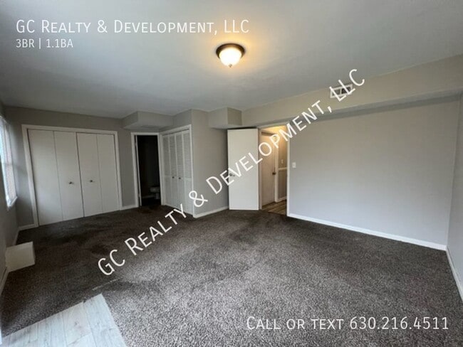 Building Photo - ***BOLINGBROOK LOCATION / 3 BDRM / FINISHE...