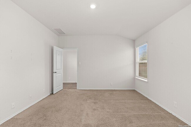 Building Photo - 3 Bedroom/2 Bath Redbird Ranch Subdivision