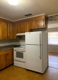 Building Photo - 330 Boxtel St