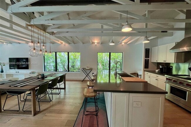 Building Photo - 524 Oleander Dr