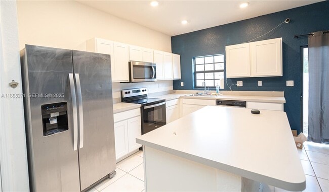 Building Photo - 1141 SW 6th Ct