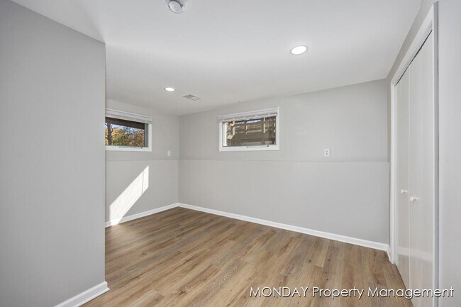 Building Photo - 945-947 Lancashire Ct - 947