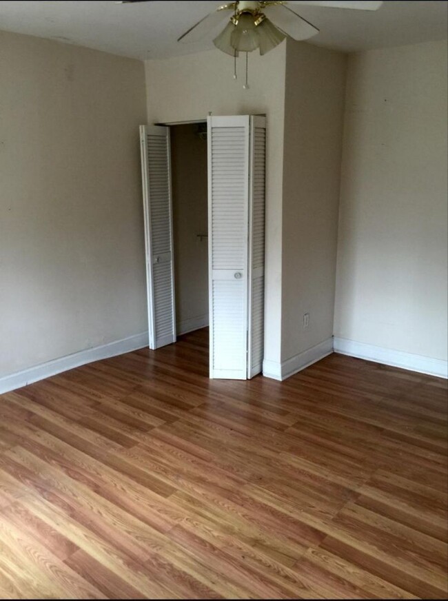 Building Photo - North Side House! Roomy 3 bed 2 bath with ...