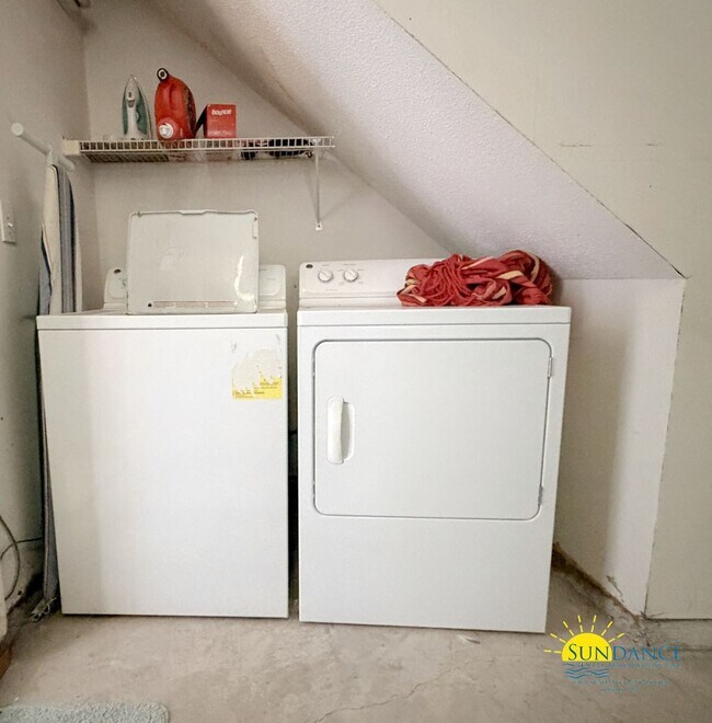 Building Photo - Spacious 4-Bedroom Cul-de-Sac Home Near Eglin AFB & Hurlburt Field!