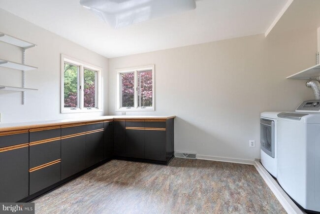 Building Photo - 125 Edison Furlong Rd