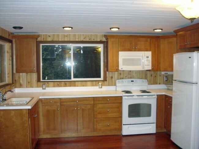 Building Photo - Private Lakefront Cabin for Rent