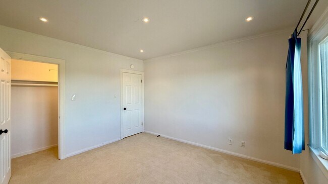Building Photo - Updated 4BR/2BA Single Family Home in Cove...