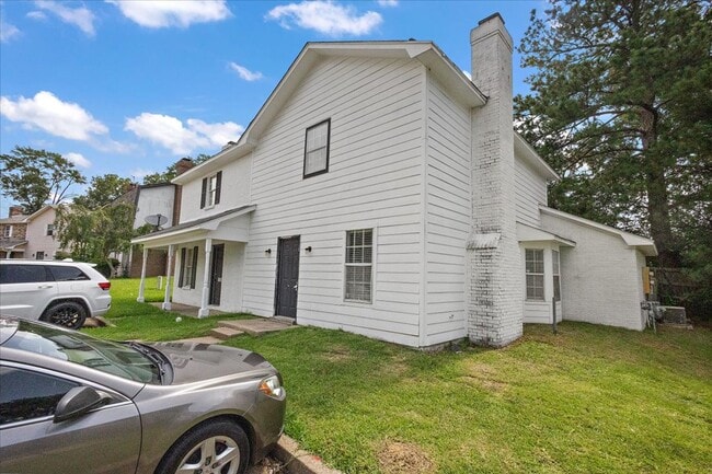 Building Photo - Adorable 3 bed 2 bath Townhome