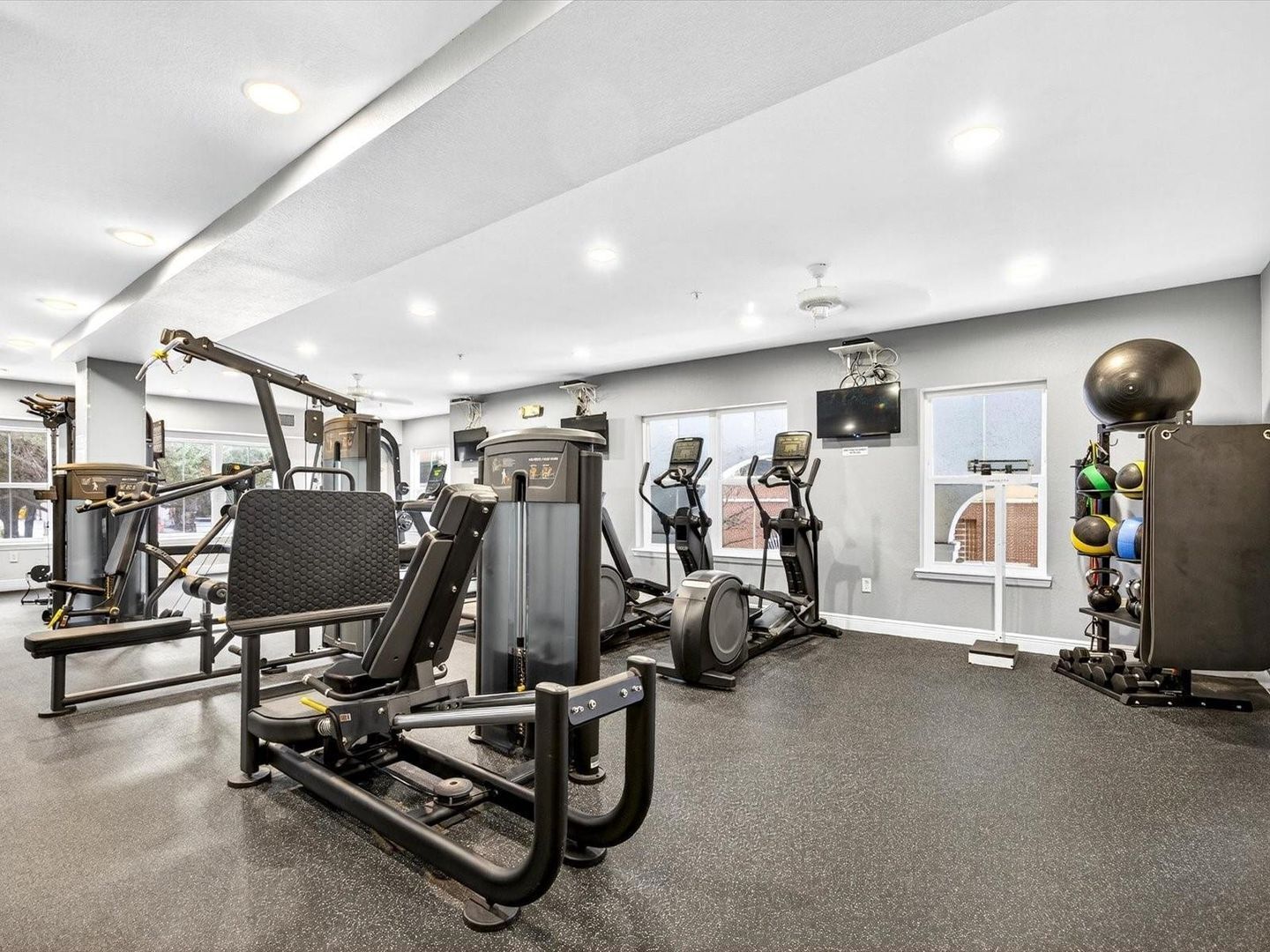 Building Photo - 304 E South St