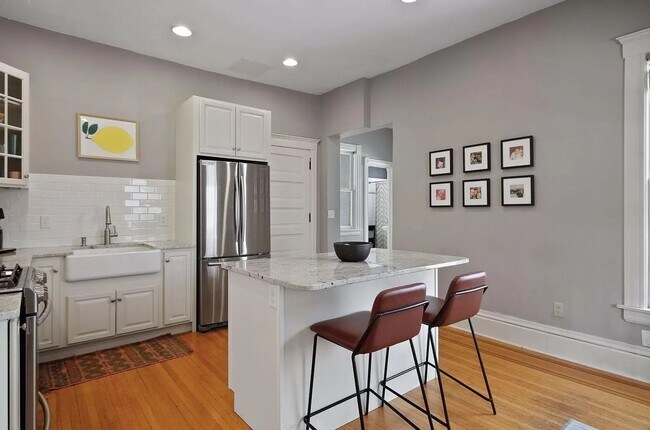 Primary Photo - 415 6th St SE