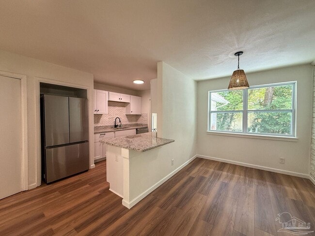 Building Photo - 5230 Springhill Dr