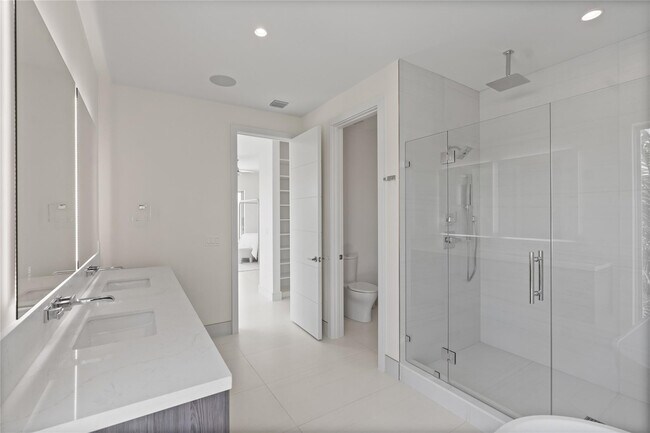 Building Photo - 221 Shore Ct