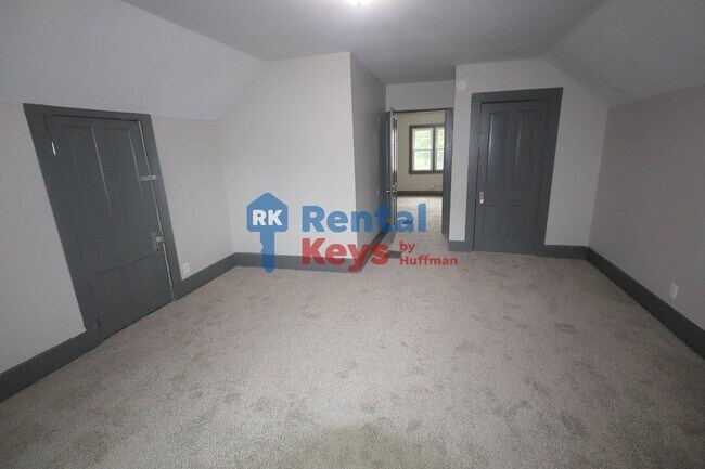 Building Photo - 513 S Denby Ave