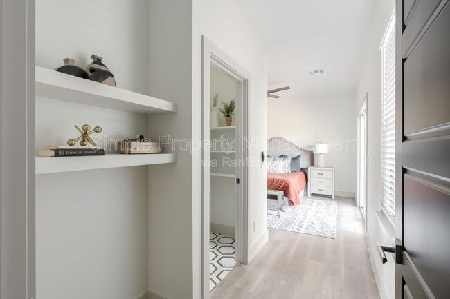 Building Photo - 1801 NW 39th St