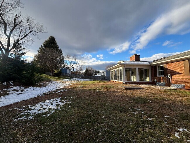 Building Photo - 136 Grimes St