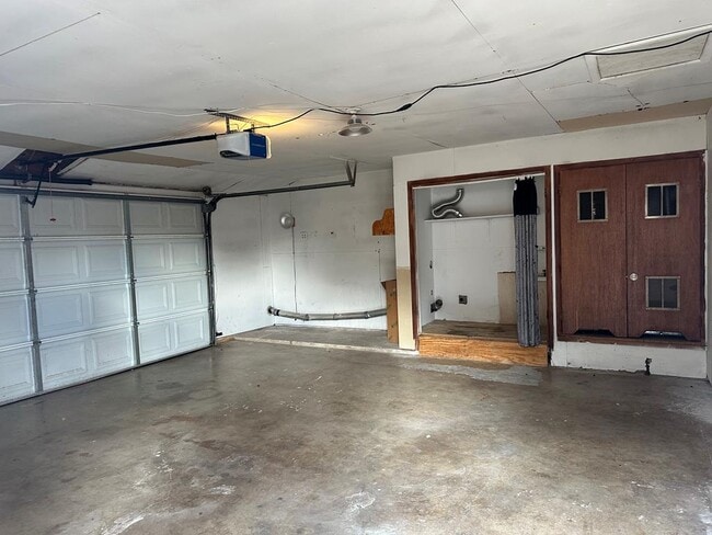 Building Photo - 3420 Fairlane Ave