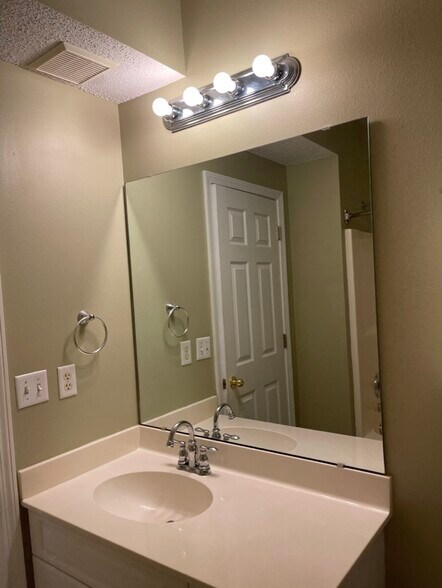 Building Photo - 1501 Partin Dr N