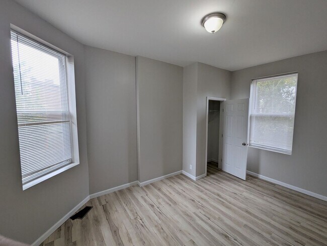 Building Photo - 3304 Utah St
