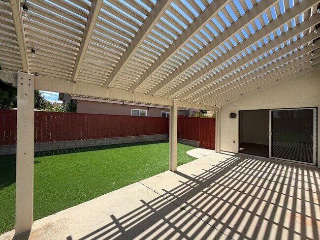 Building Photo - 720 Valley Crest Dr
