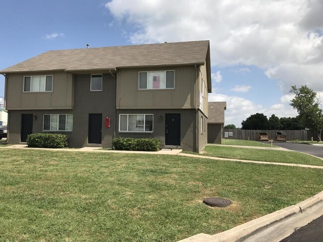 Building Photo - 2626 S 85th E Ave #D