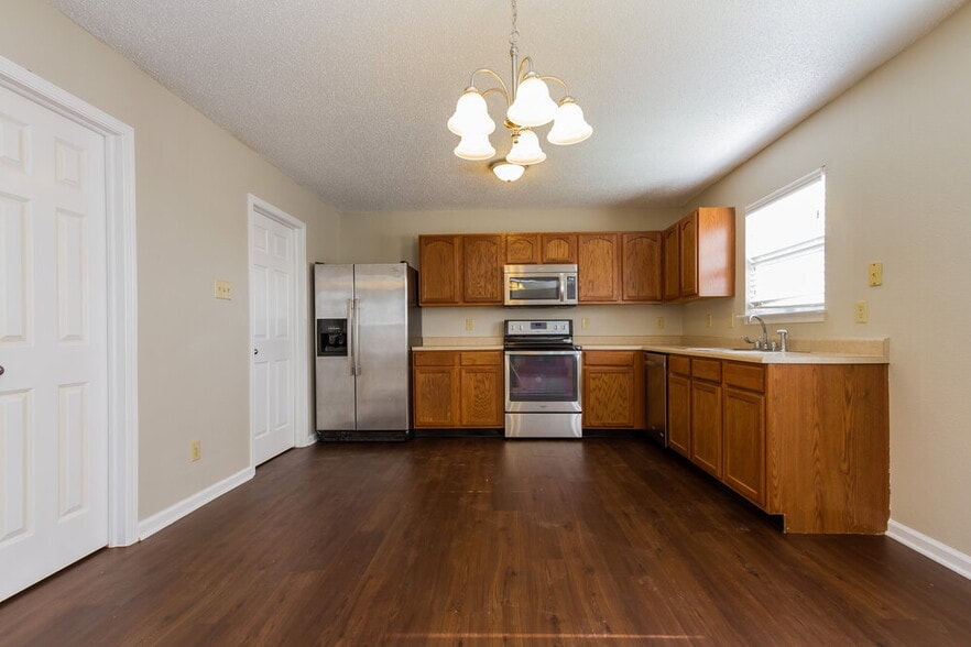 Building Photo - 2274 Summerwood Ln