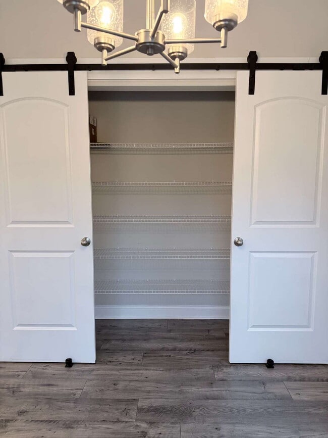 Building Photo - Spacious Townhome in The Springs of North Asheville