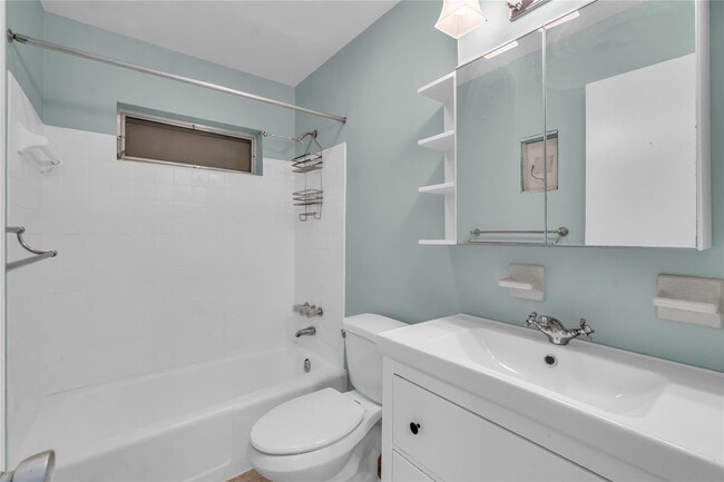 Building Photo - 4541 NE 6th Terrace