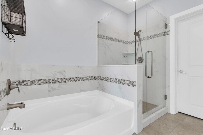 Building Photo - 945 E Playa Del Norte Dr