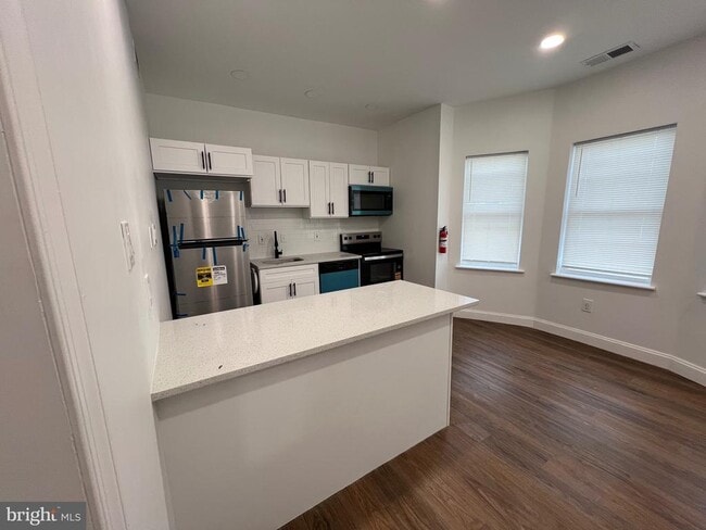 Building Photo - 2145 Elkins Ave