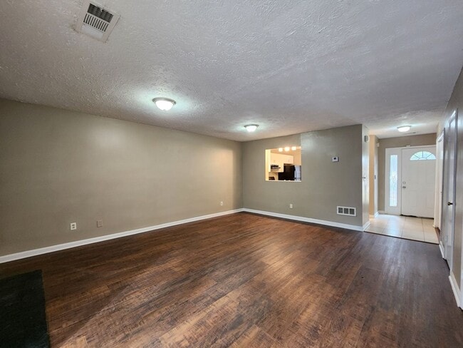 Building Photo - 3547 Main Station Dr SW