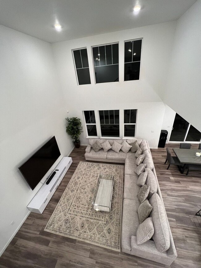 Building Photo - Two Story Home in Reunion