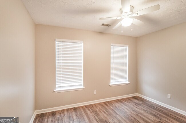 Building Photo - 80 Forest Brook Dr