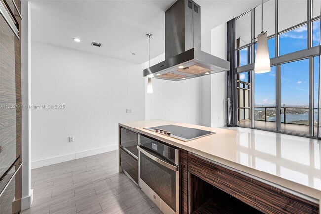 Building Photo - 1100 Biscayne Blvd