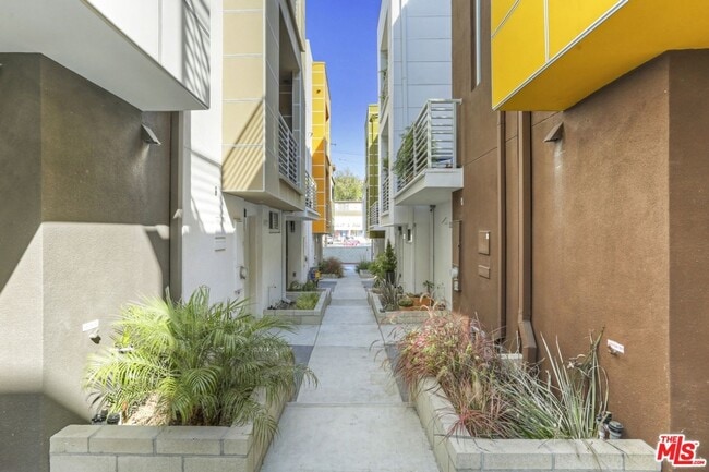 Building Photo - 2202 Edendale Ln