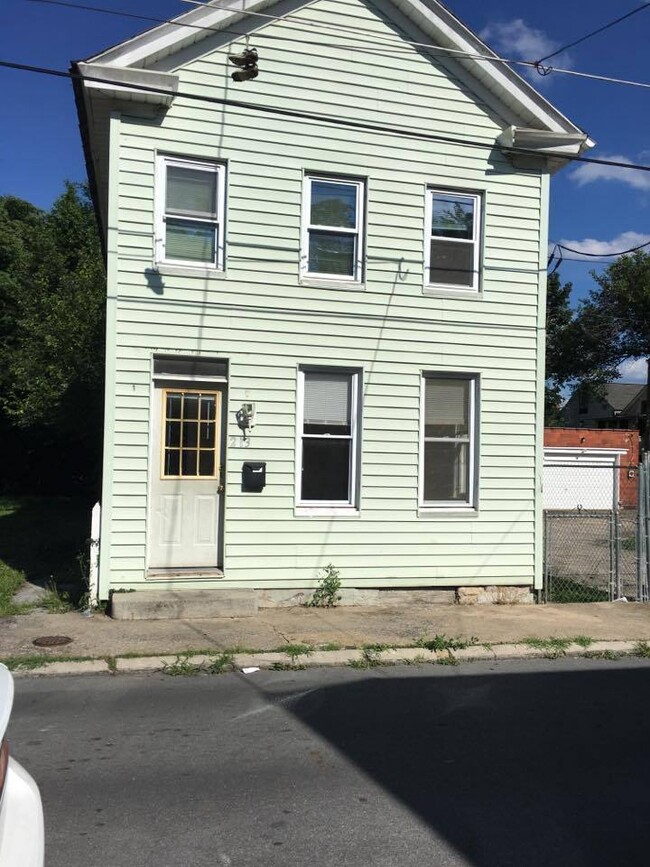 Primary Photo - 3 bedroom, 1.5 bath, 2 story single family...