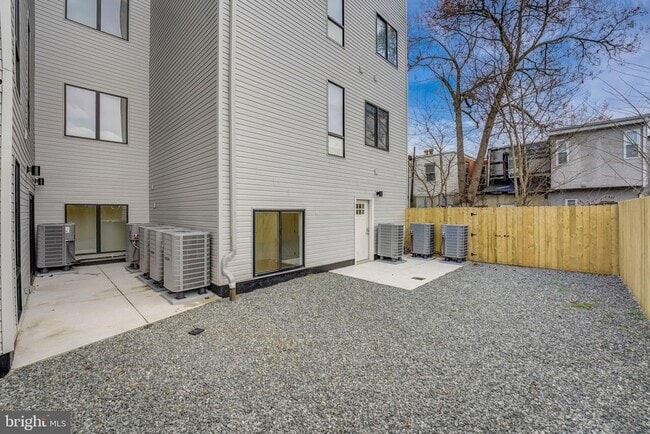 Building Photo - 4200 Lancaster Ave