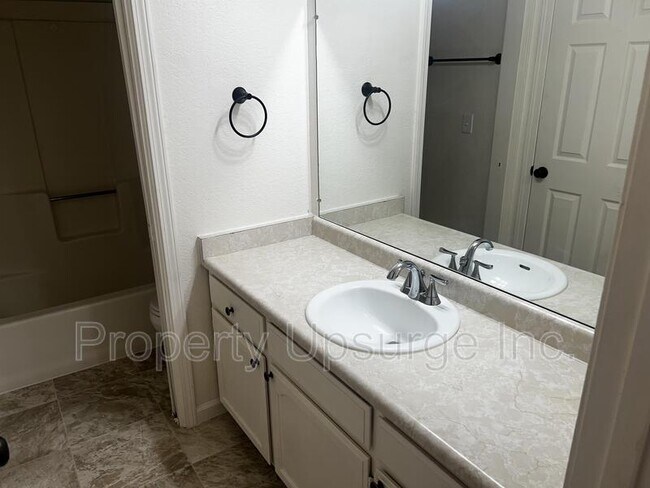 Building Photo - 122 W 5th St