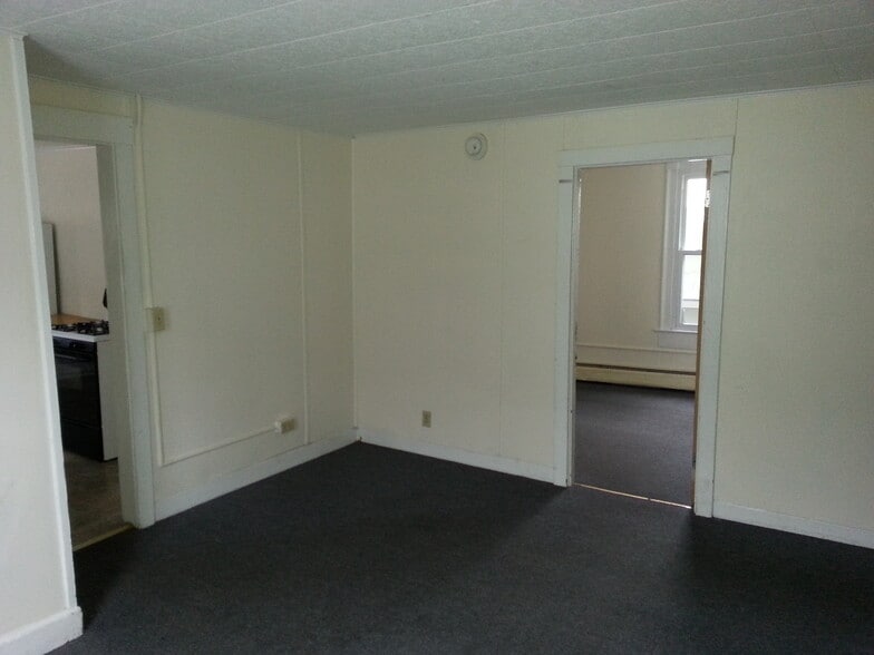 Building Photo - 188 Pine St