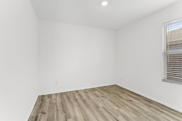 Building Photo - 405 Laurenbrooke Dr