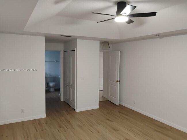 Building Photo - 950 SW Worcester Ln