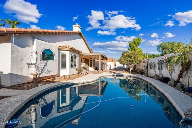 Building Photo - 473 W Smoke Tree Rd