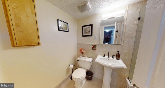 Building Photo - 31 Canterbury Square